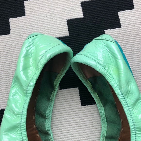 Mint Patent Leather Tieks - Picture 4 of 7